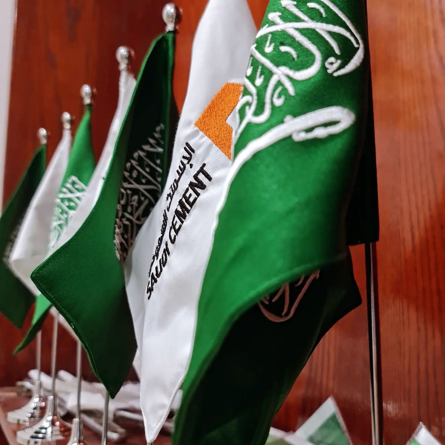 طباعة اعلام وشارات - خدمات الطباعة التجارية